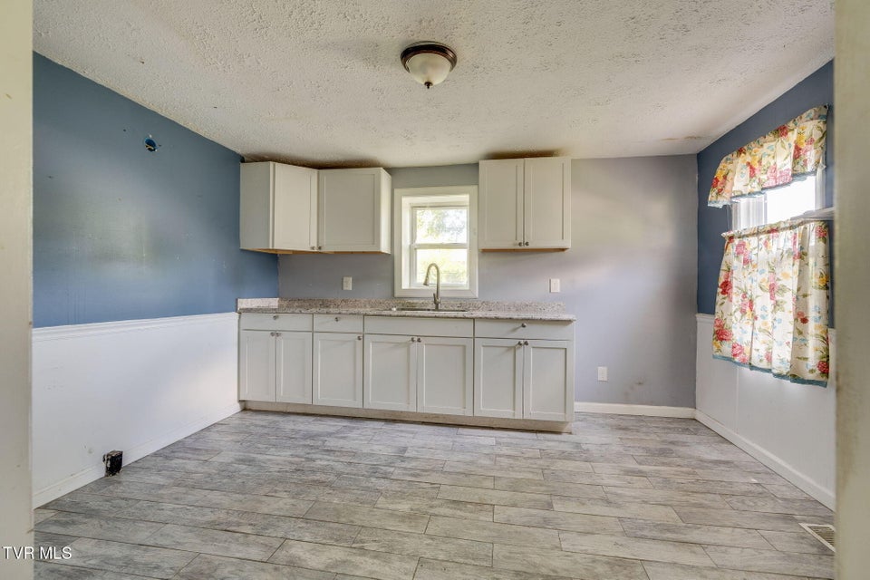 Photo #7: 1689 Jefferson Avenue