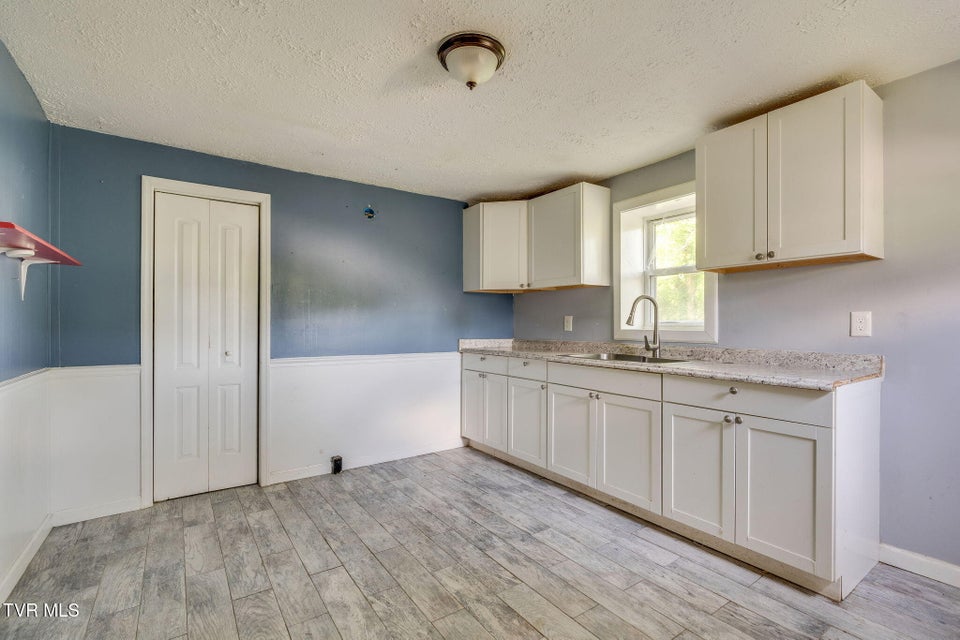 Photo #9: 1689 Jefferson Avenue
