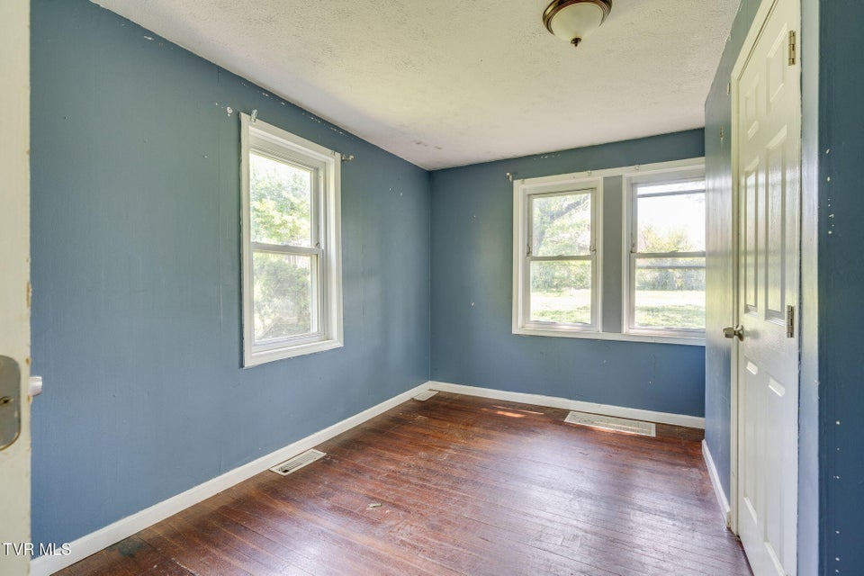 Photo #10: 1689 Jefferson Avenue