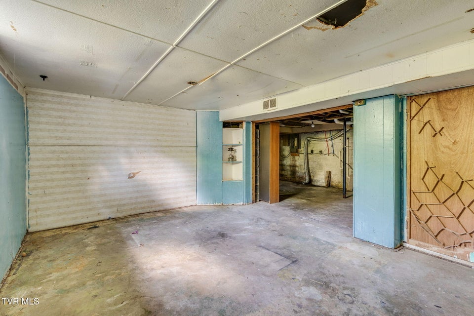Photo #22: 1689 Jefferson Avenue