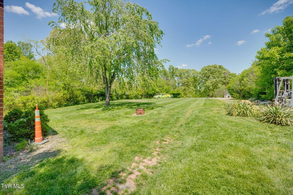 Photo #32: 1689 Jefferson Avenue