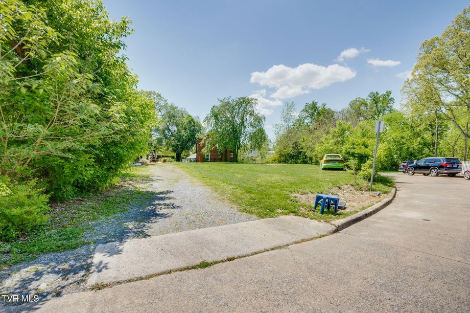Photo #34: 1689 Jefferson Avenue