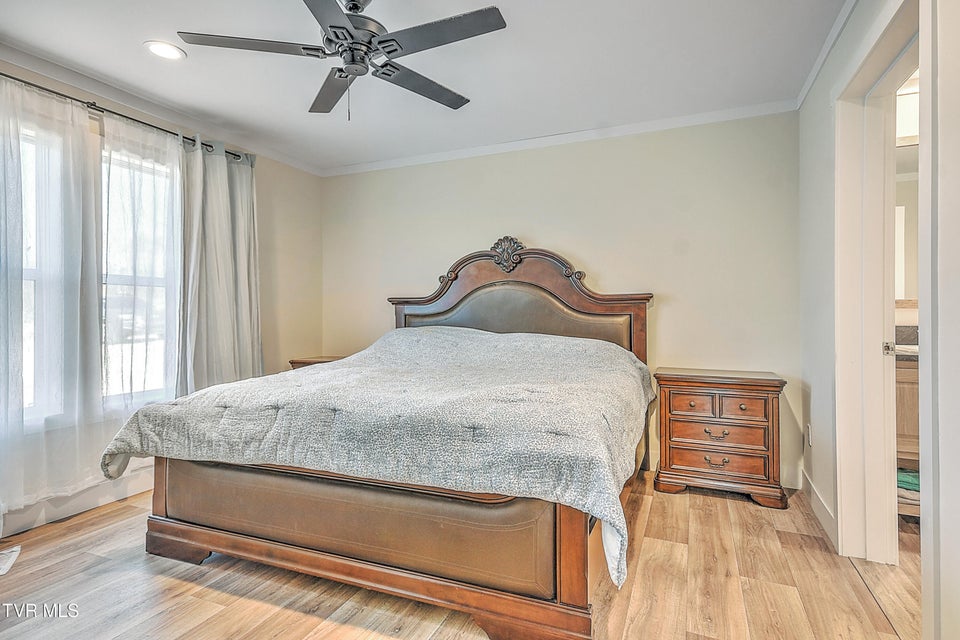 Photo #16: 16618 Singingwood