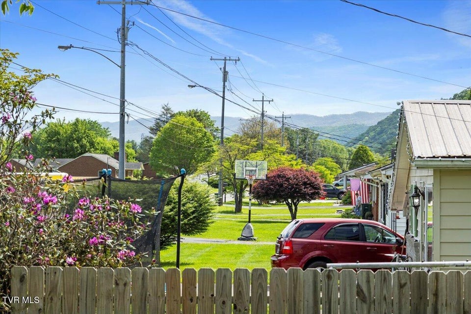 Photo #6: 1212 Thomas Boulevard