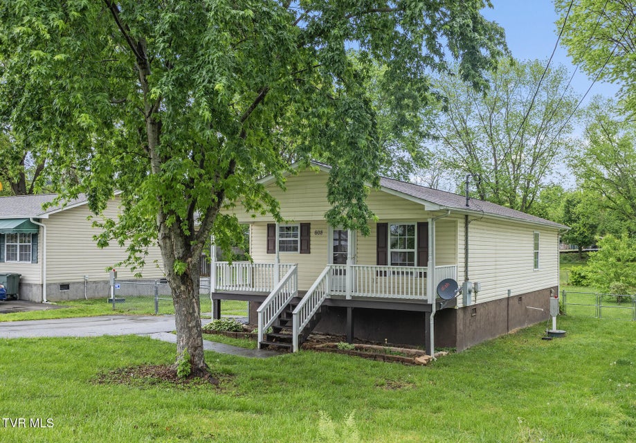 Photo #2: 608 Walnut Street