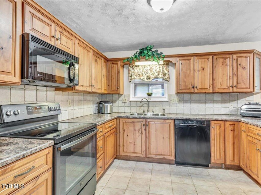 Photo #5: 293 Brentwood Drive
