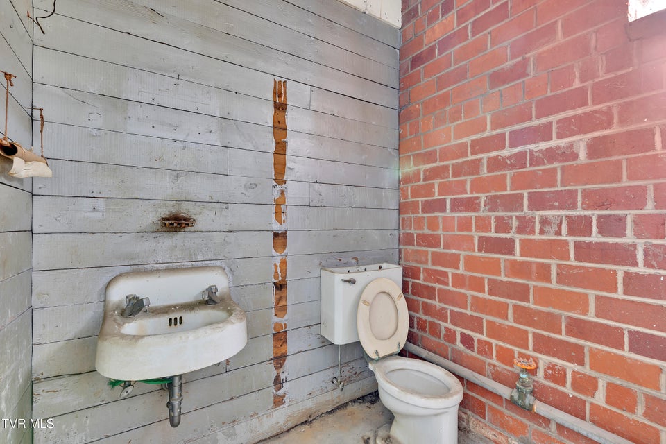 Photo #34: 105 College St. Street