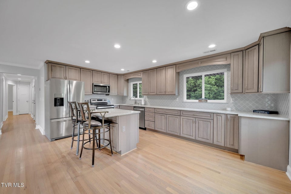 Photo #5: 3749 Hemlock Park Circle
