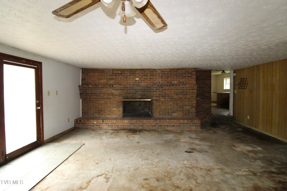 Photo #4: 301 Rose Hill Drive