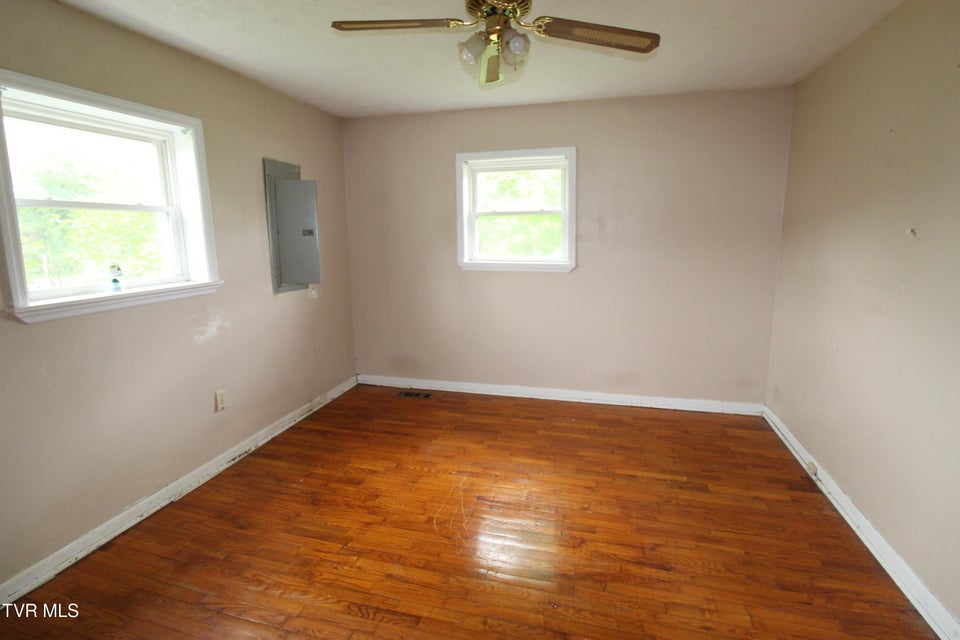 Photo #9: 301 Rose Hill Drive