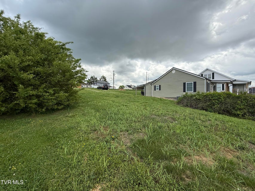 Photo #3: 725 Sullivan Street