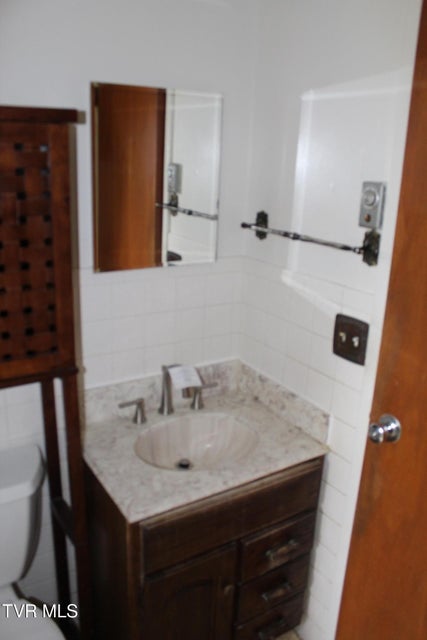 Photo #17: 605 Claremont Road