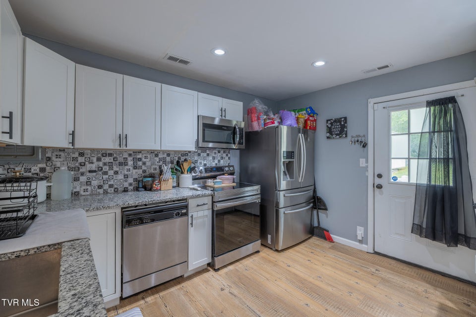 Photo #4: 2624 Louise Street