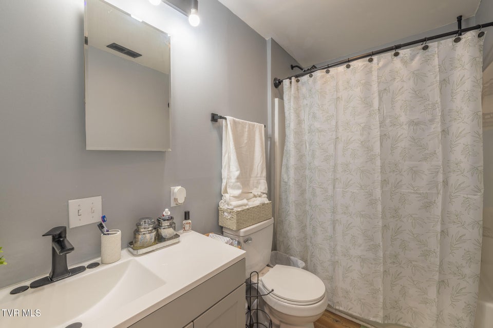 Photo #8: 2624 Louise Street