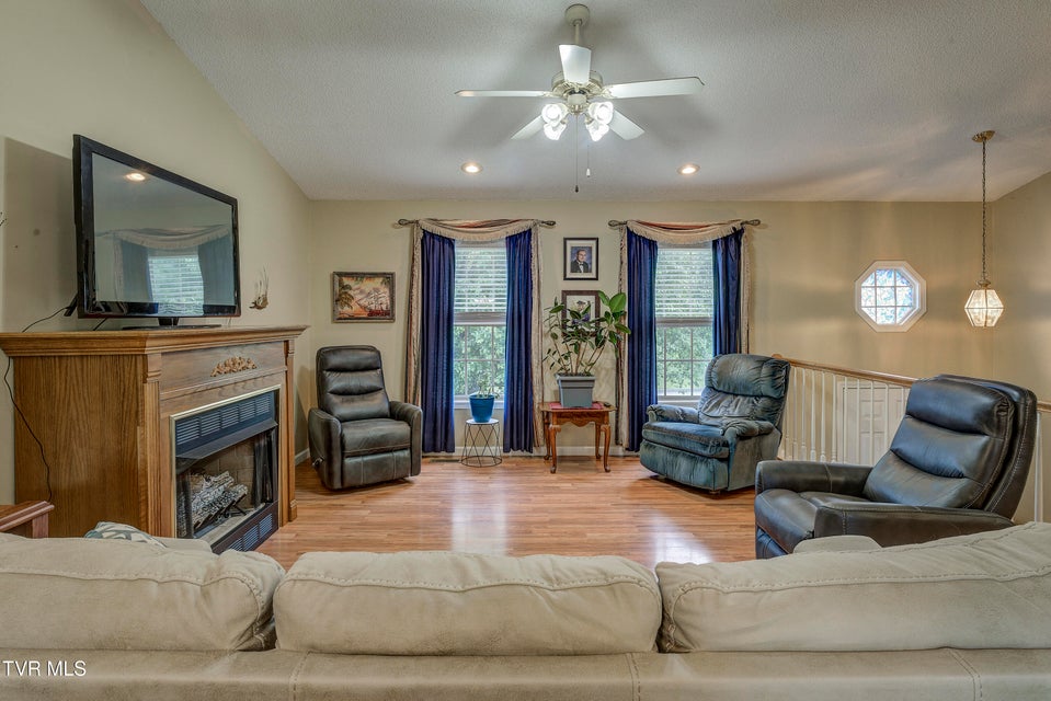 Photo #22: 115 Maple Ridge Drive