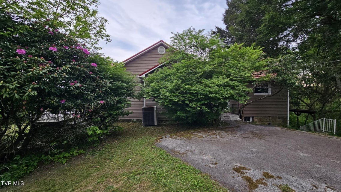 Photo #7: 616 Kiser Avenue
