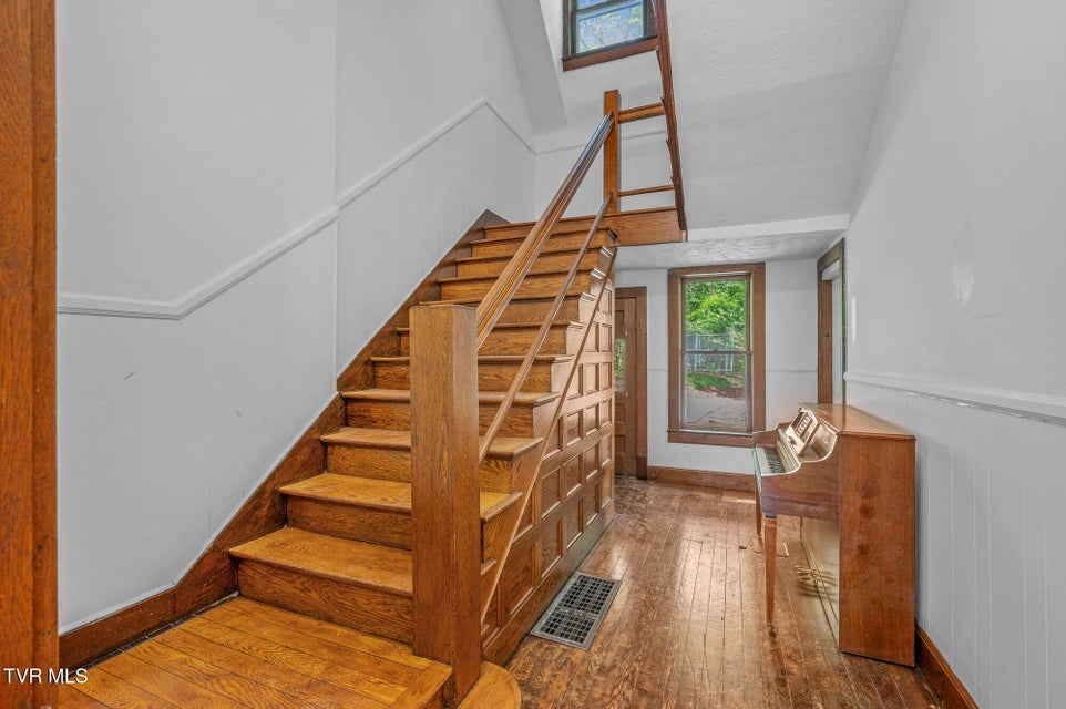 Photo #33: 243 Mason Place
