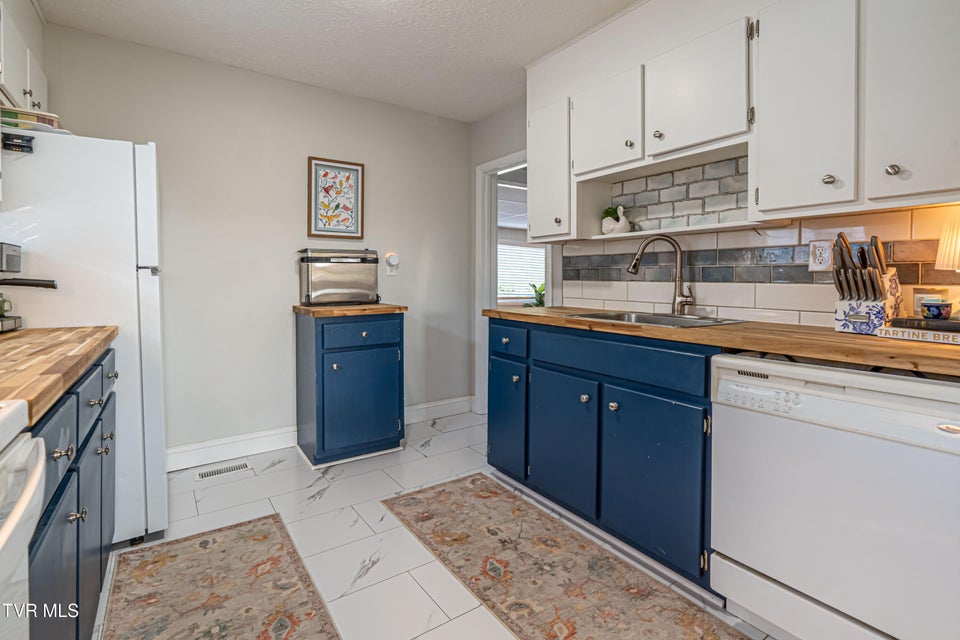 Photo #17: 719 Vernon Street