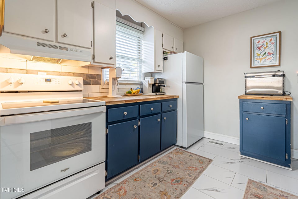 Photo #16: 719 Vernon Street