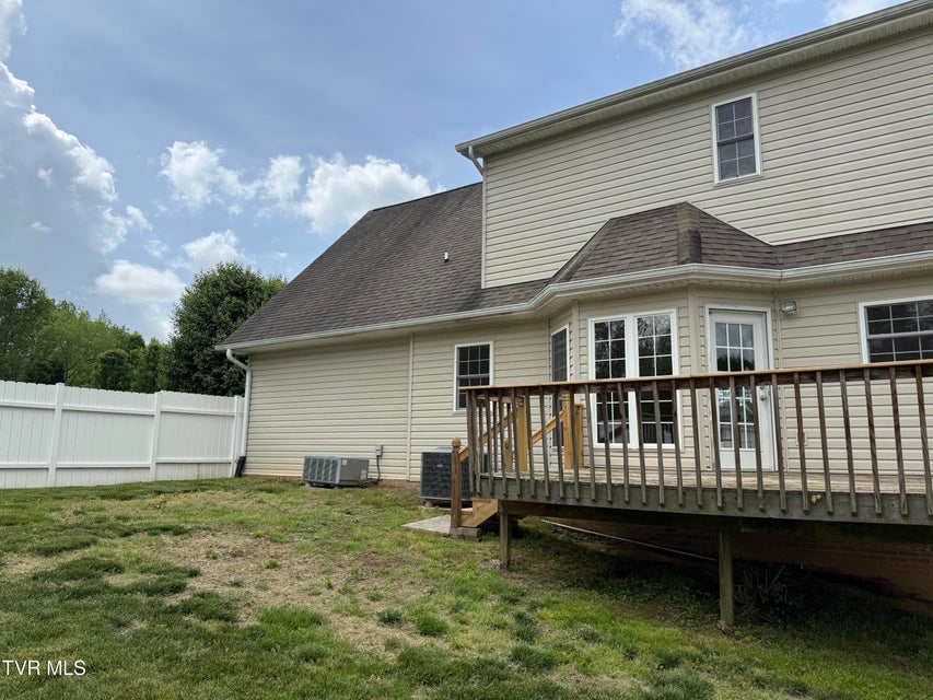 Photo #3: 241 Sunnyfield Drive
