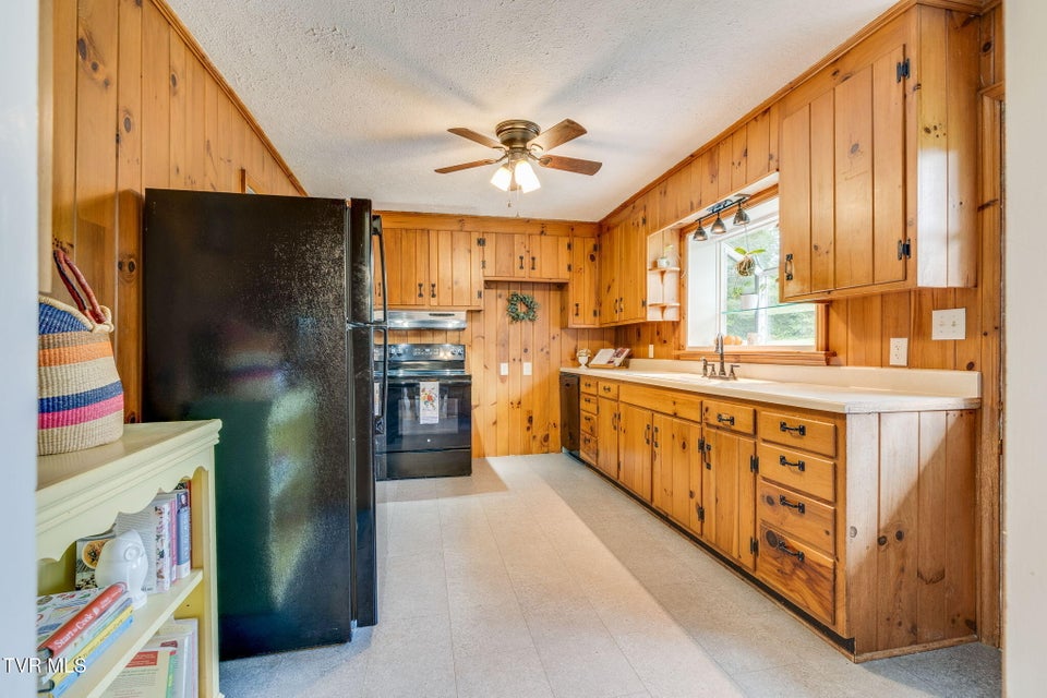 Photo #10: 625 Vance Drive