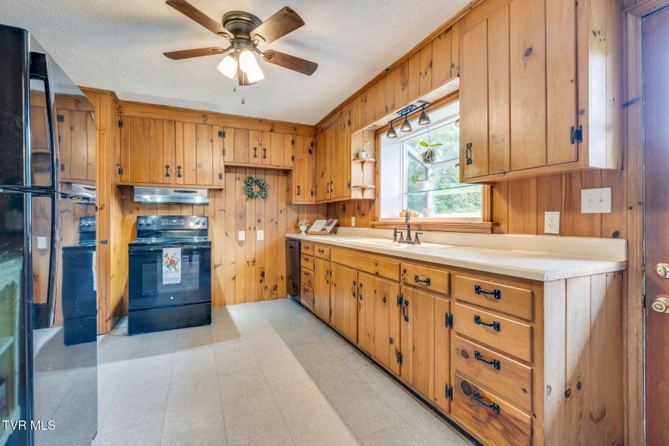 Photo #11: 625 Vance Drive