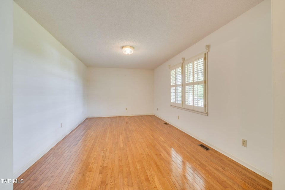 Photo #7: 2114 Bloomingdale Road