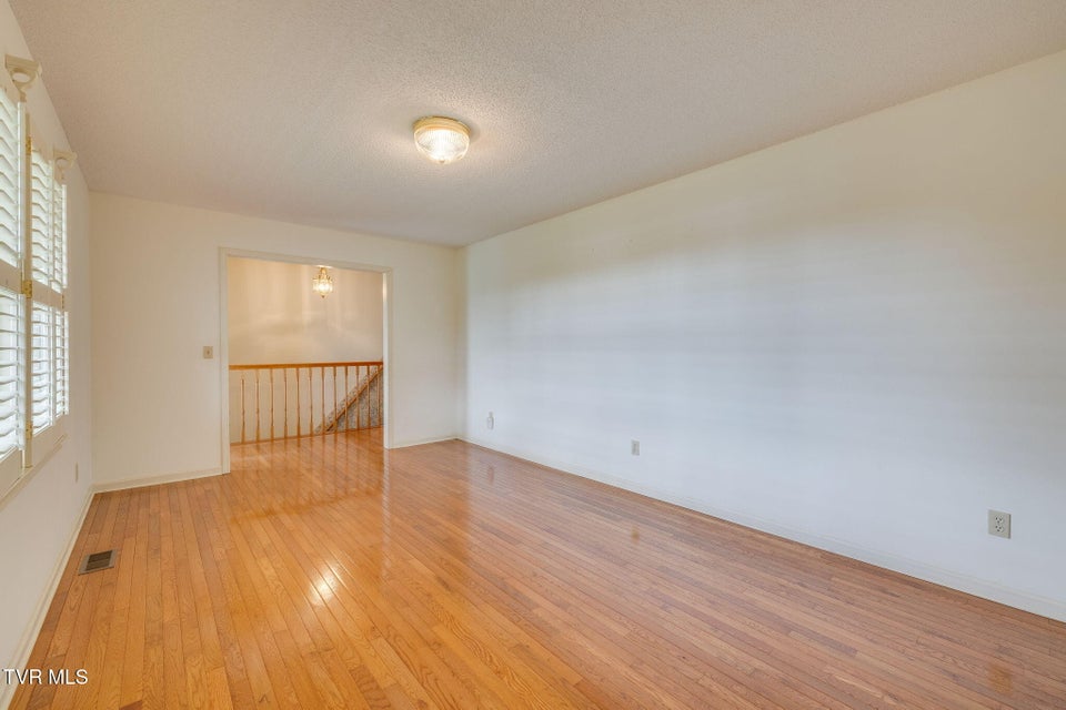 Photo #9: 2114 Bloomingdale Road