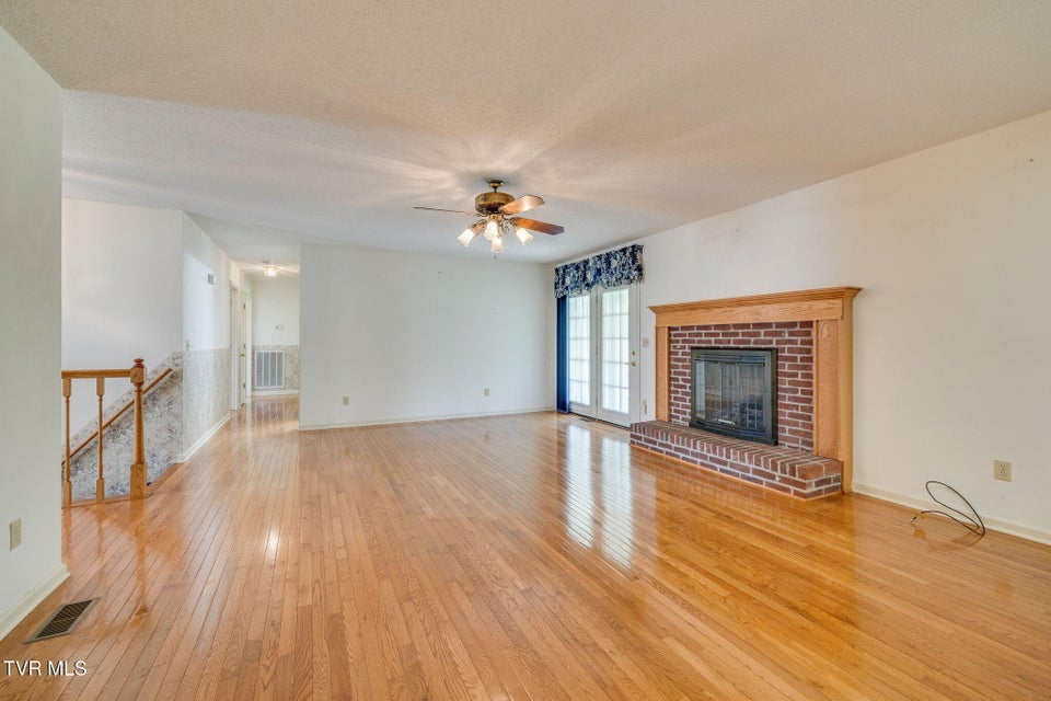 Photo #12: 2114 Bloomingdale Road