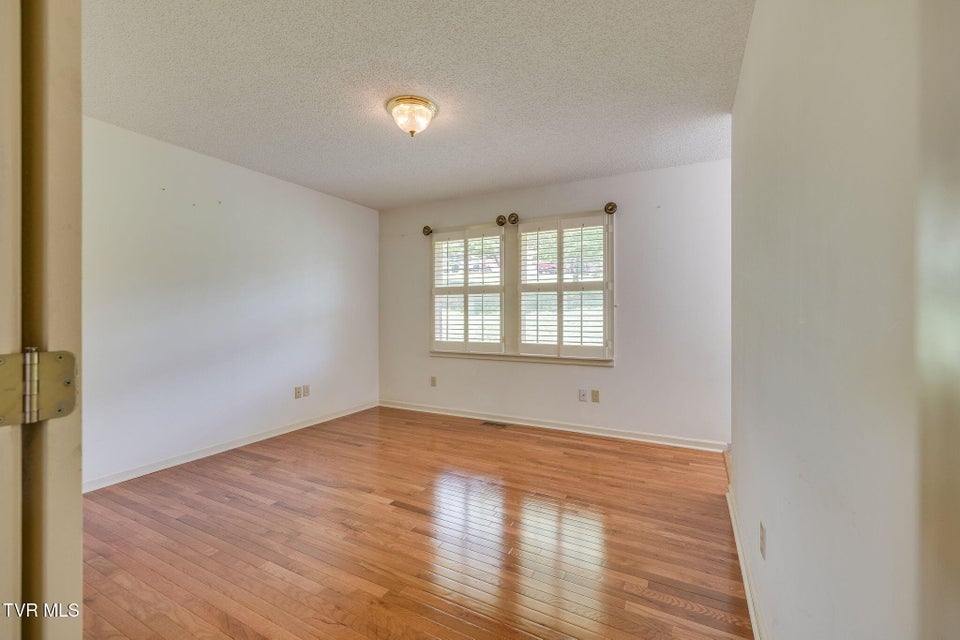Photo #18: 2114 Bloomingdale Road