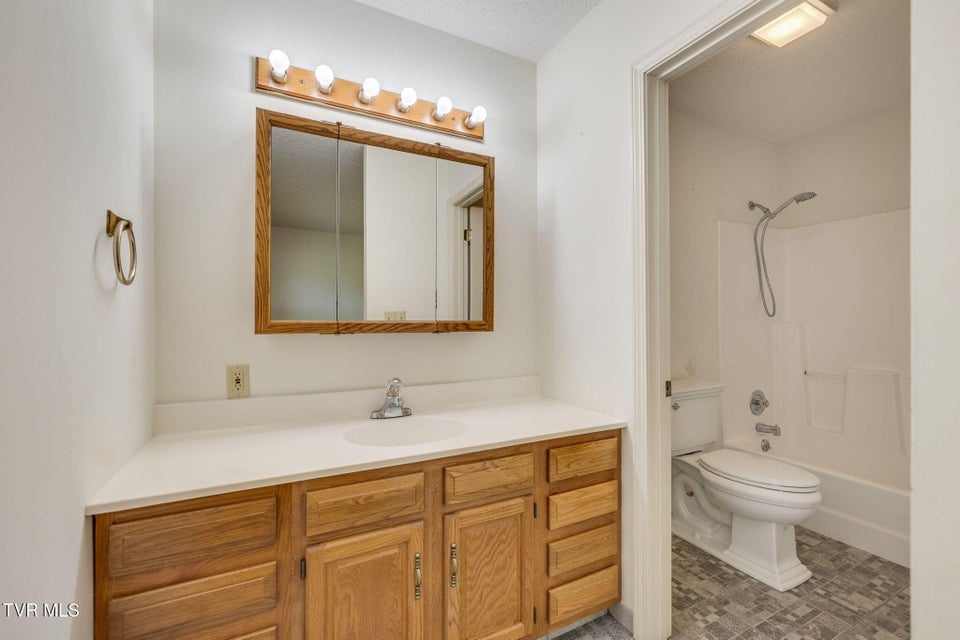 Photo #21: 2114 Bloomingdale Road