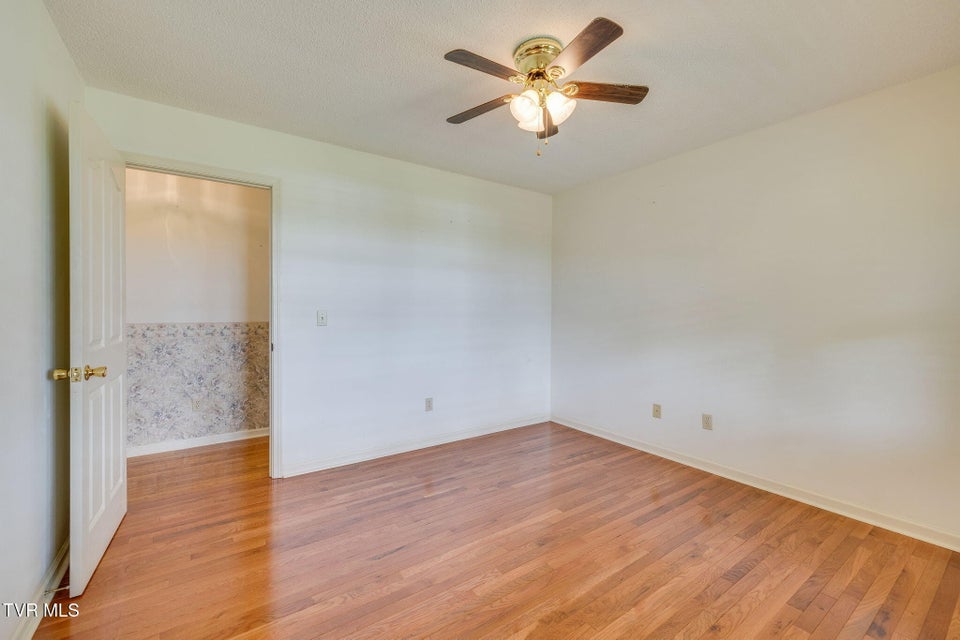 Photo #27: 2114 Bloomingdale Road