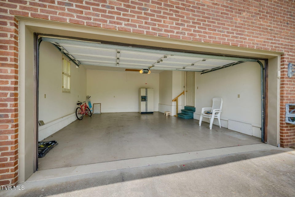 Photo #37: 2114 Bloomingdale Road