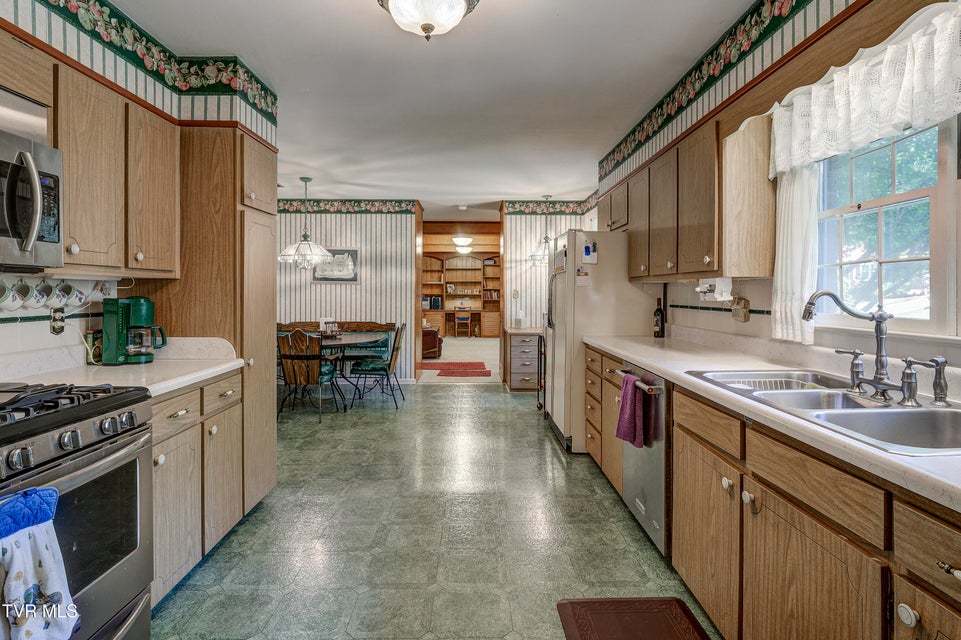 Photo #10: 600 Valley Avenue