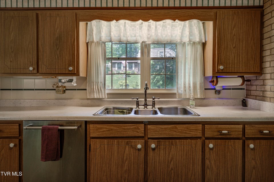 Photo #12: 600 Valley Avenue