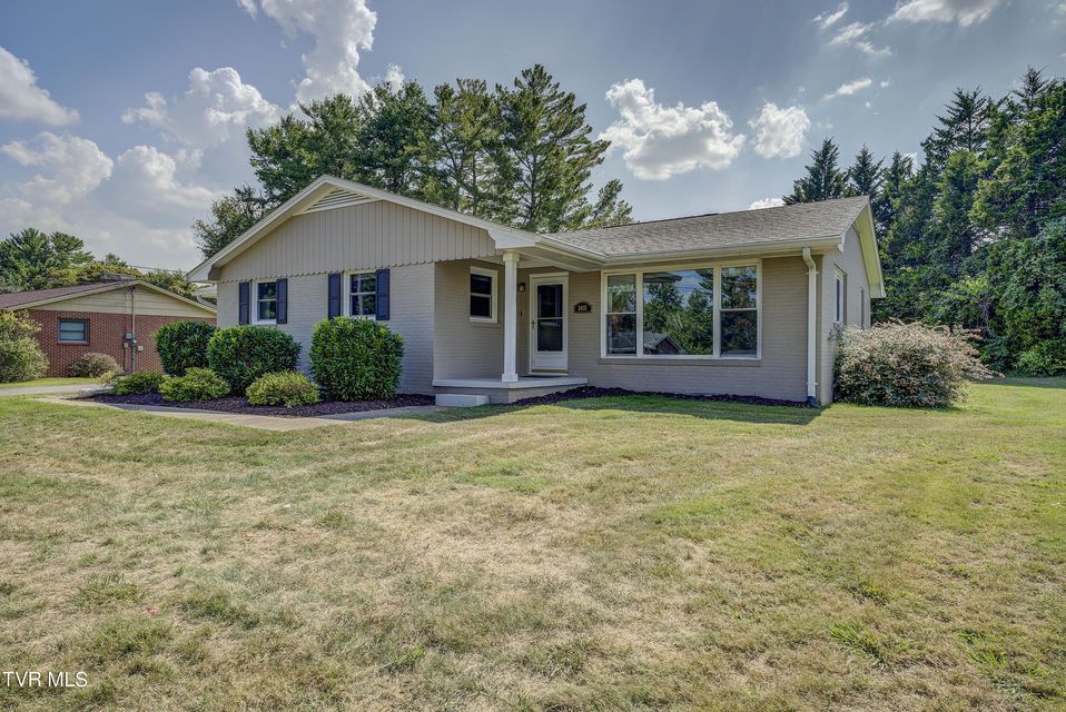 Photo #3: 2405 Larkspur Drive