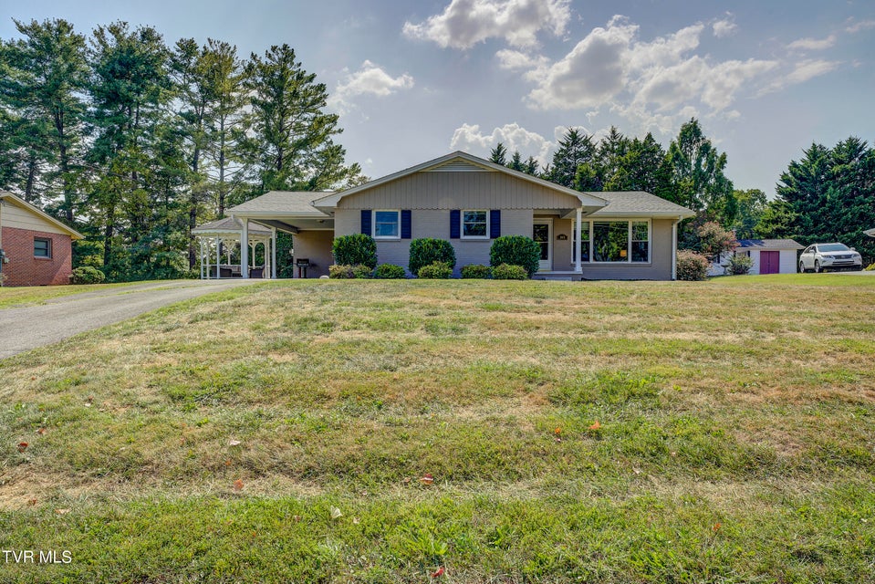 Photo #4: 2405 Larkspur Drive