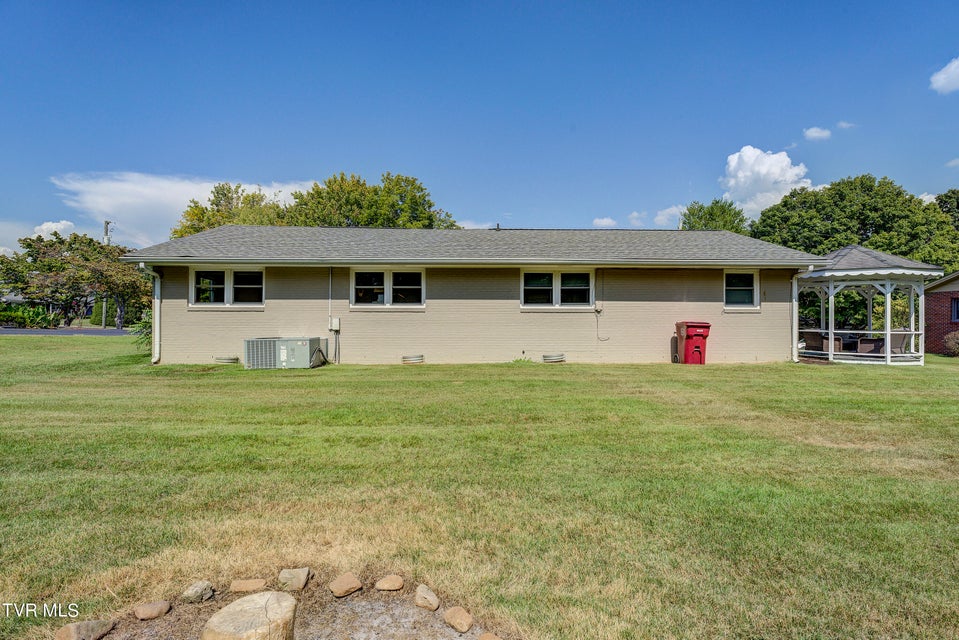 Photo #6: 2405 Larkspur Drive