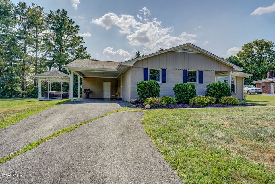 Photo #9: 2405 Larkspur Drive