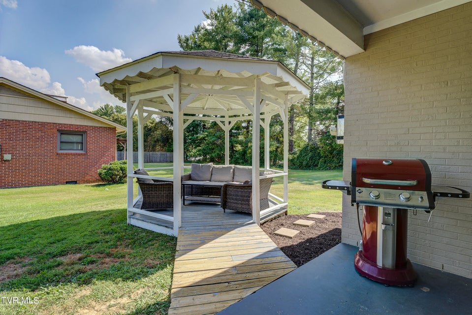 Photo #10: 2405 Larkspur Drive
