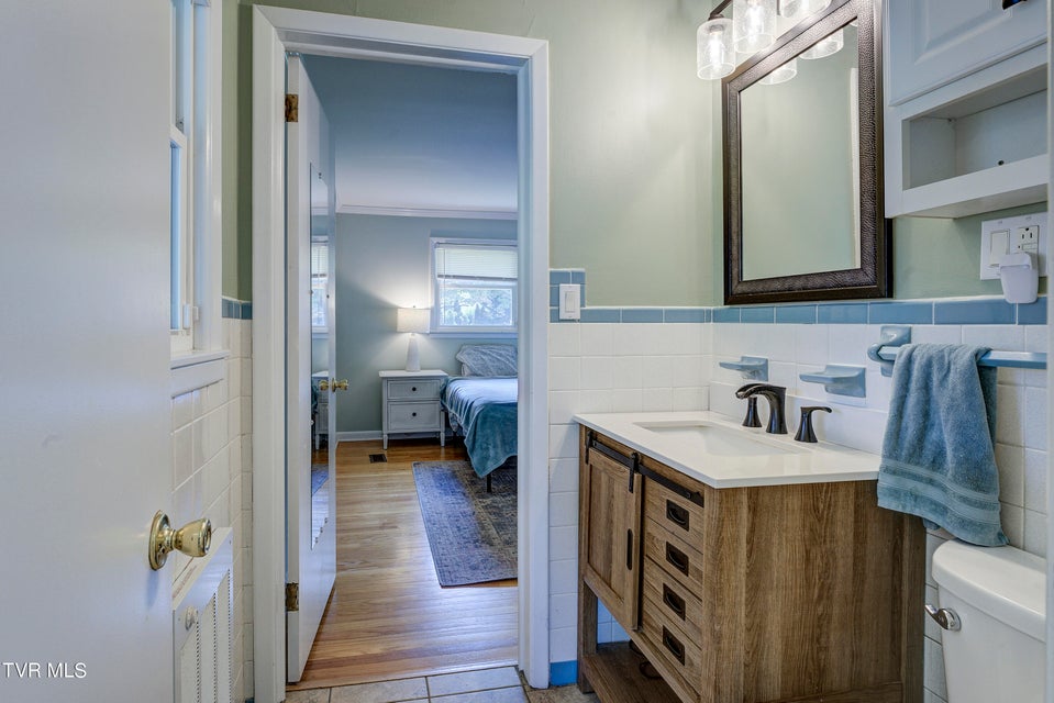 Photo #26: 2405 Larkspur Drive