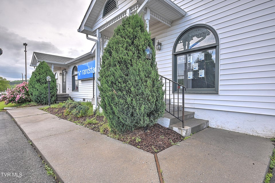Photo #16: 2920 Dorothy Street And 207 W. Oakl Street