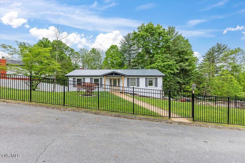 Photo #2: 8 Brooklawn Court