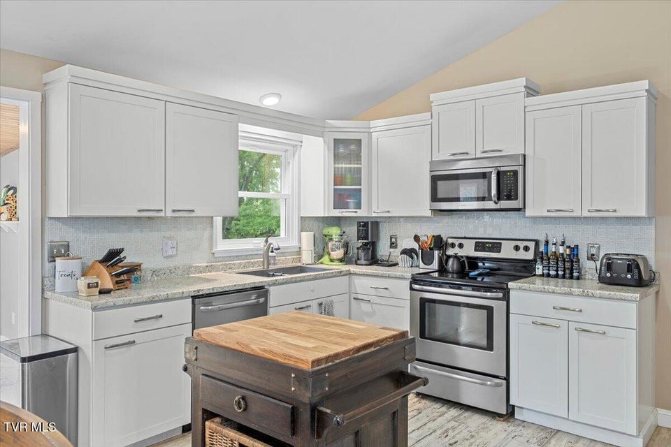 Photo #17: 8 Brooklawn Court