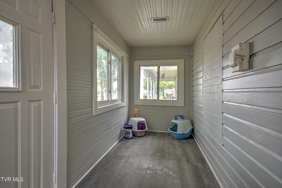 Photo #3: 921 Sevier Avenue