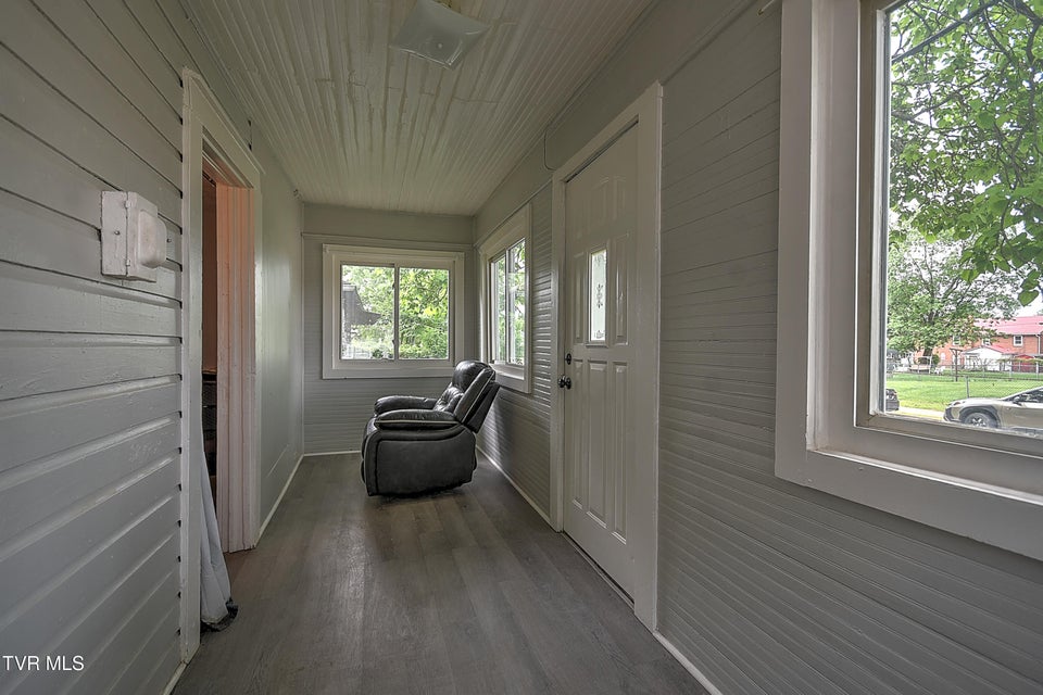 Photo #4: 921 Sevier Avenue