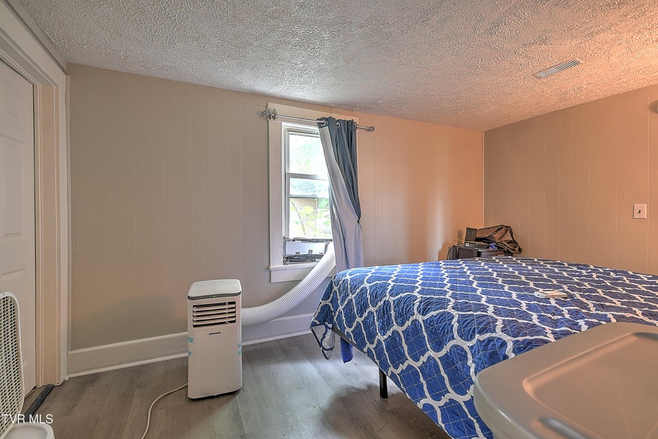 Photo #8: 921 Sevier Avenue