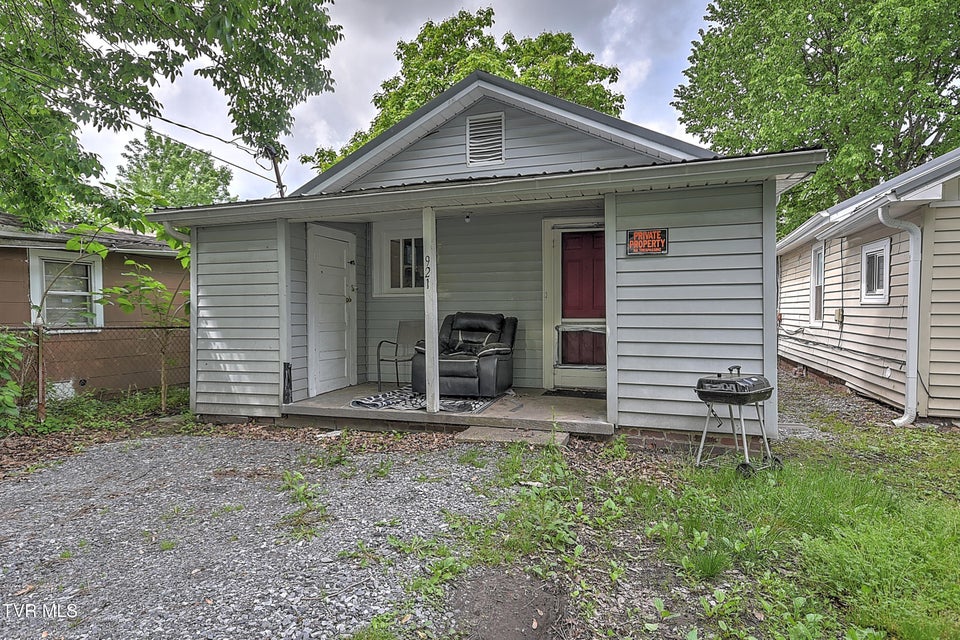 Photo #25: 921 Sevier Avenue