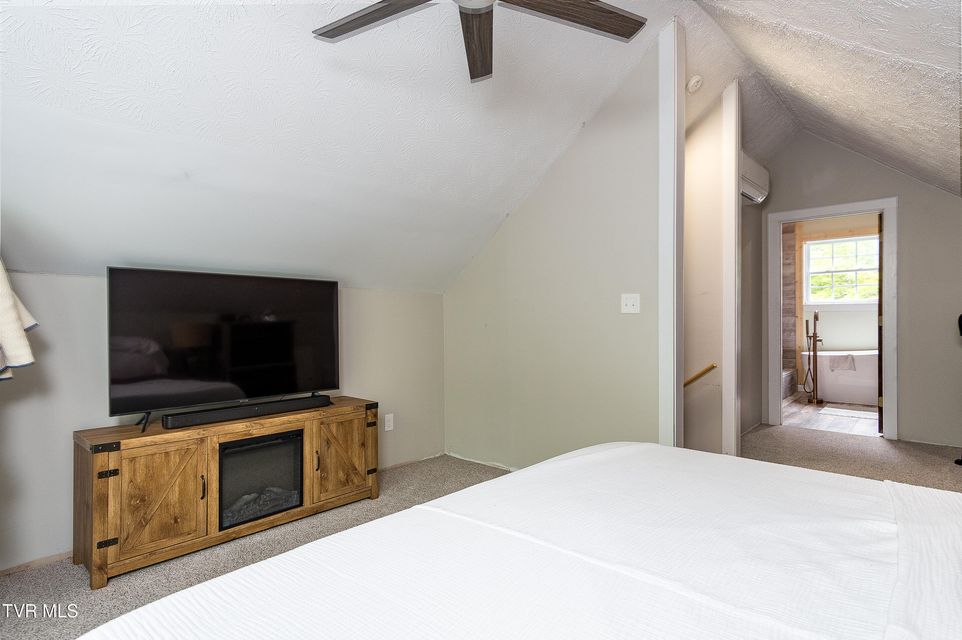 Photo #18: 388 Crestwood Drive