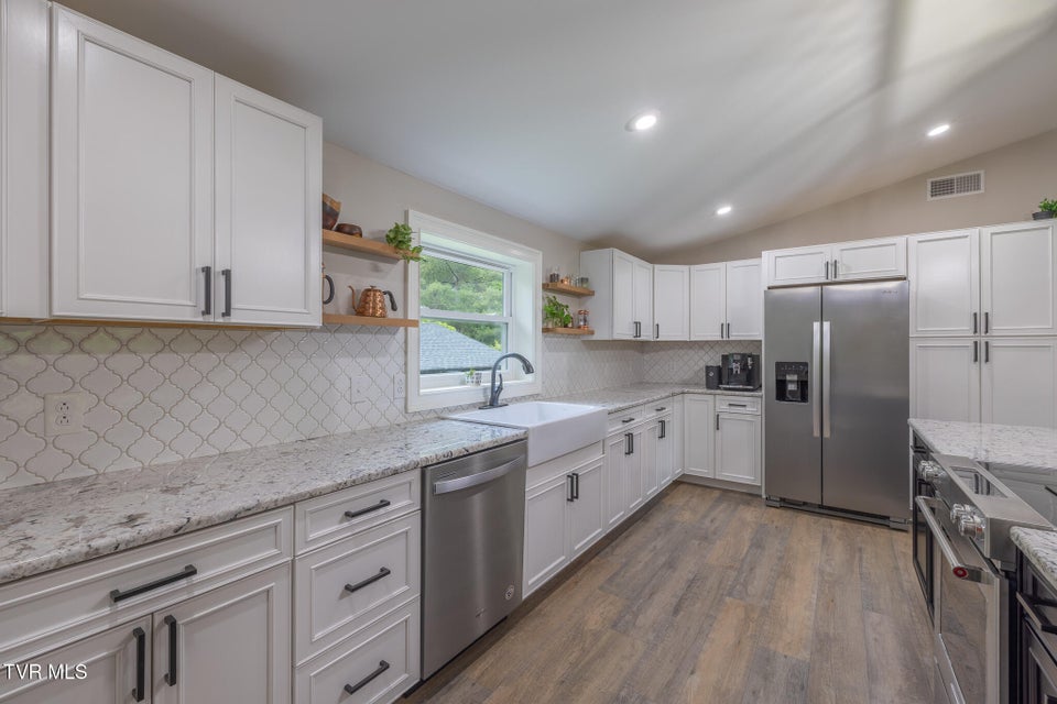 Photo #6: 2912 Walnut Street